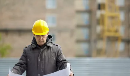 Czy wykonawca na wezwanie, o którym mowa w art. 26 ust. 3 Pzp może zastąpić kierownika budowy inną osobą?