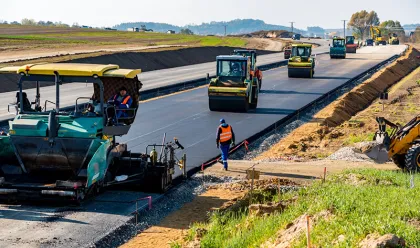 W zamówieniach na roboty budowlane kryterium podobieństwa przedmiotowego lub funkcjonalnego zamówienia należy odnieść do prac o podobnym charakterze i przeznaczeniu oraz funkcji technicznej i gospodarczej. Część 2