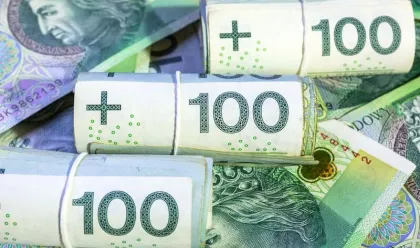 Czy ustawa Pzp i ustawa VAT zawiera obowiązek stosowania stawek VAT ustalonych przez producenta, a tym samym zwalnia wykonawcę od samodzielnego określenia stawki VAT przy wykonaniu zamówienia na rzecz zamawiającego?