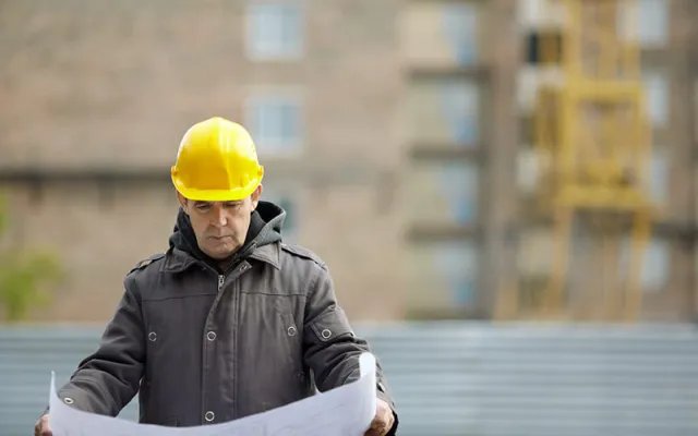 Czy wykonawca na wezwanie, o którym mowa w art. 26 ust. 3 Pzp może zastąpić kierownika budowy inną osobą?