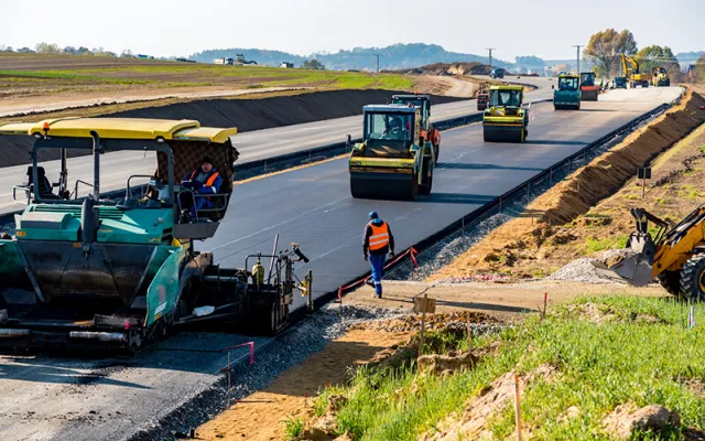 W zamówieniach na roboty budowlane kryterium podobieństwa przedmiotowego lub funkcjonalnego zamówienia należy odnieść do prac o podobnym charakterze i przeznaczeniu oraz funkcji technicznej i gospodarczej. Część 2