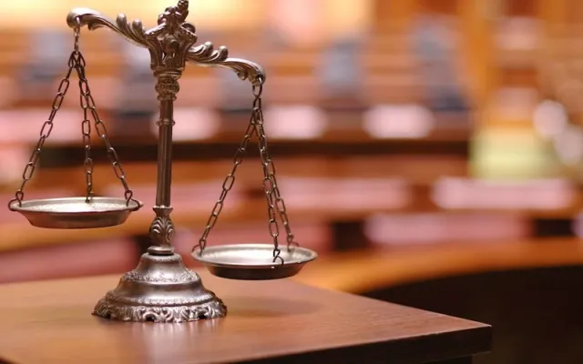 Niezgodność specyfikacji istotnych warunków zamówienia z treścią ogłoszenia o zamówieniu a przejaw naruszenia zasad przejrzystości i równego traktowania wykonawców